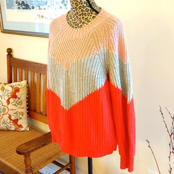 Splendid Collection Ladies Chevron Sweater Size:S Color:Coral, Pink, Gray - Picture 2 of 12